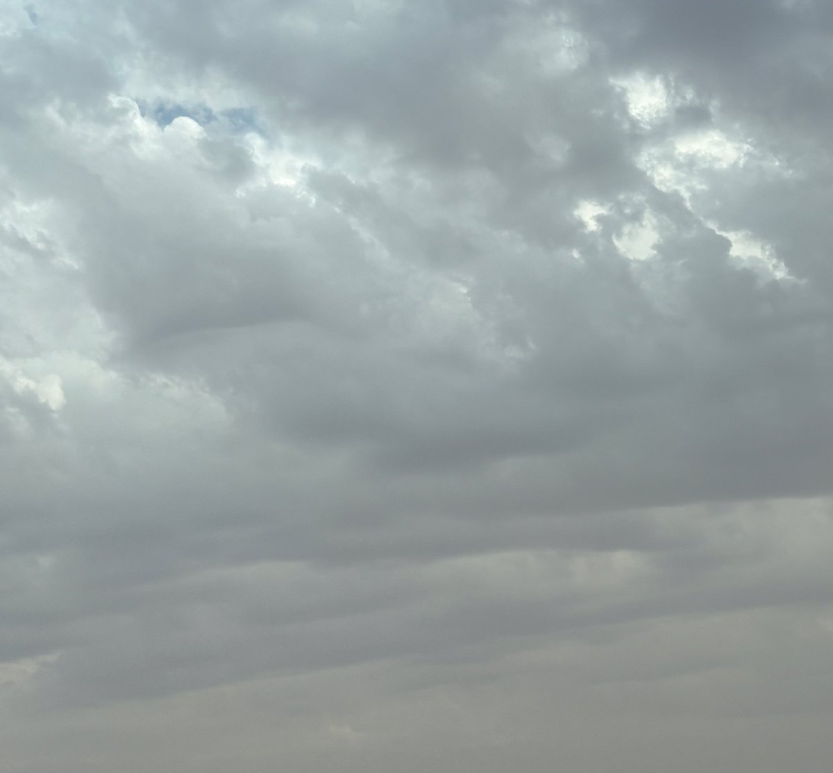 " صباح المطر و الغيم و الجو الجميل ." 😍🌧️