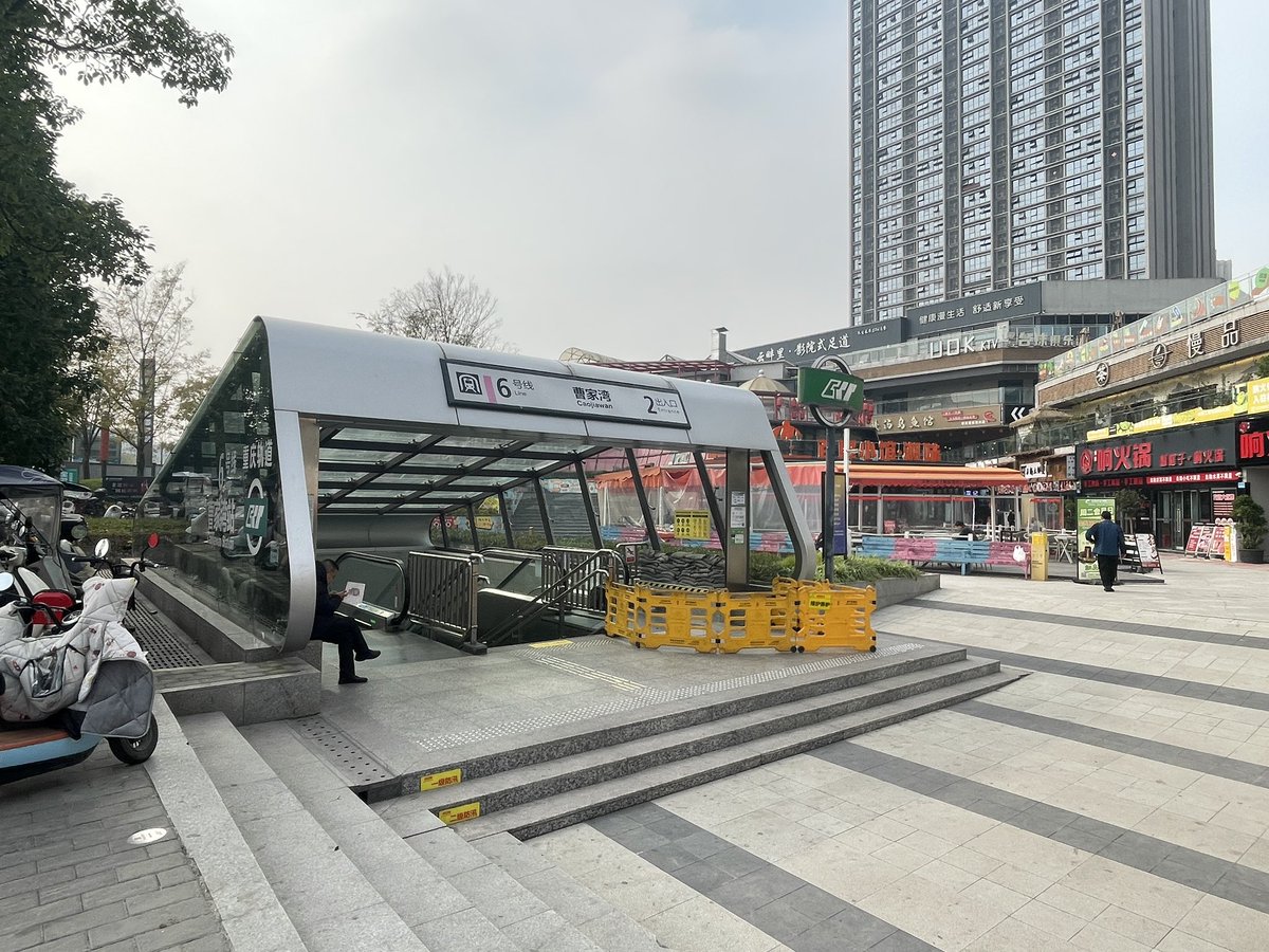 light rail tourist tweet media