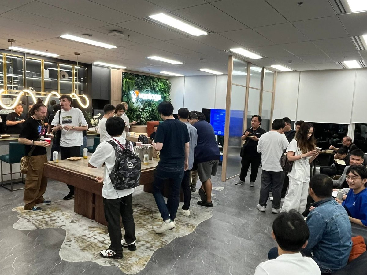 nb_puk's tweet image. ⭐️ รวมภาพงานกิจกรรม Base Community Meetup in Thailand 🇹🇭 organized by Tripster

#Base #jessepollak #Base_Thailand #Tripster_live #vantage  #Gamunityxyz #fwxfinance