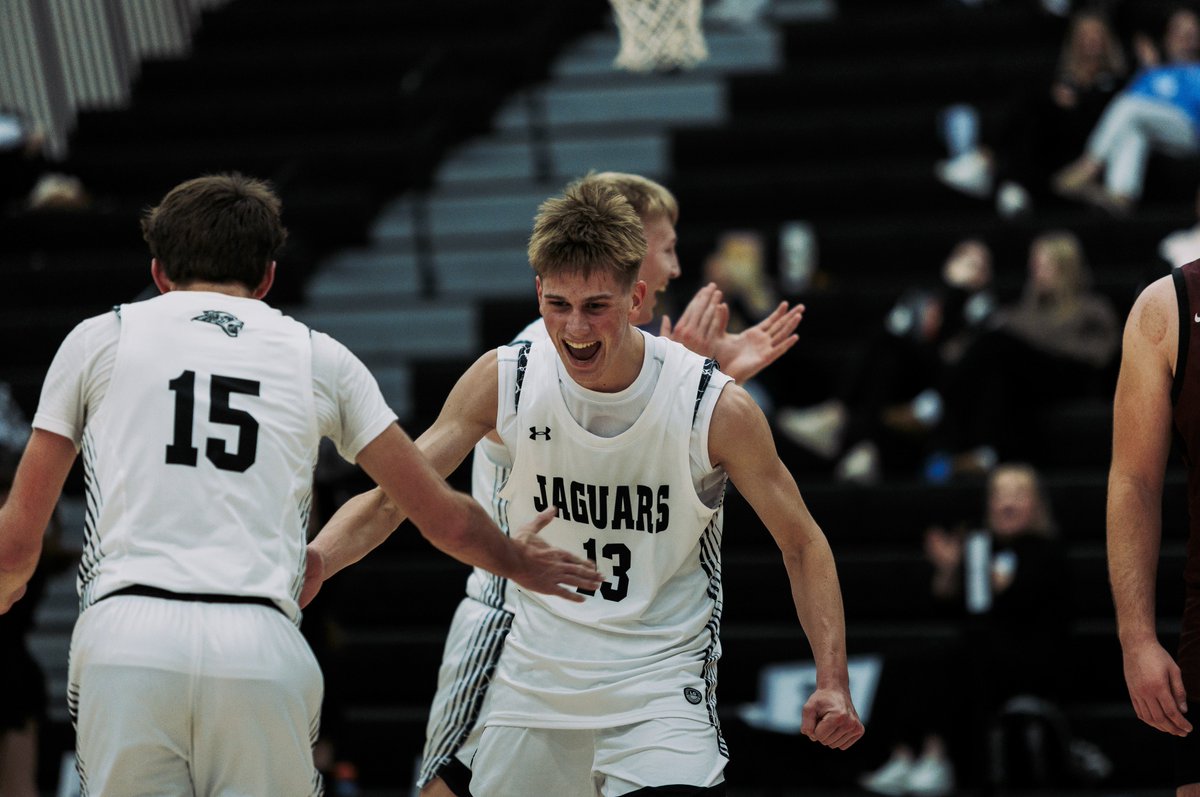 AnkenyFanatic's tweet photo. . @ACHSboyshoops falls short in the final minute against Dowling Catholic: https://t.co/AOzxuhXjsJ https://t.co/lZCcwre7wa