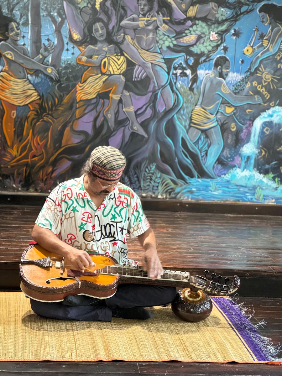 polyvarghese's tweet photo. A calm moment from the interview at @edam_art_cafe Ernakulam by @dancing_coffeebean for @akashvani_air Calicut. Always grateful for spaces that celebrate art, sound, and honest conversations. 🎶✨

#polyvarghese #mohanveena #air #akashvani #musicinterview #keralamusic https://t.co/ryTqPnHqPq
