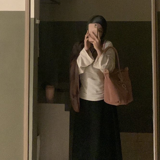 geevvoni's tweet photo. setiap pakai blouse ini merasa sangat feminine, bahannya 100% linen dan dia ada tali dibagian belakang jadi bikin fit body gitu 😆😆

- blouse (ivory): https://t.co/JiNS0jXvHB
- rok A line (khaky): https://t.co/dIFadO4mv8
- rok flare (black): https://t.co/EJTivsx2cD https://t.co/1LspJHJSCh