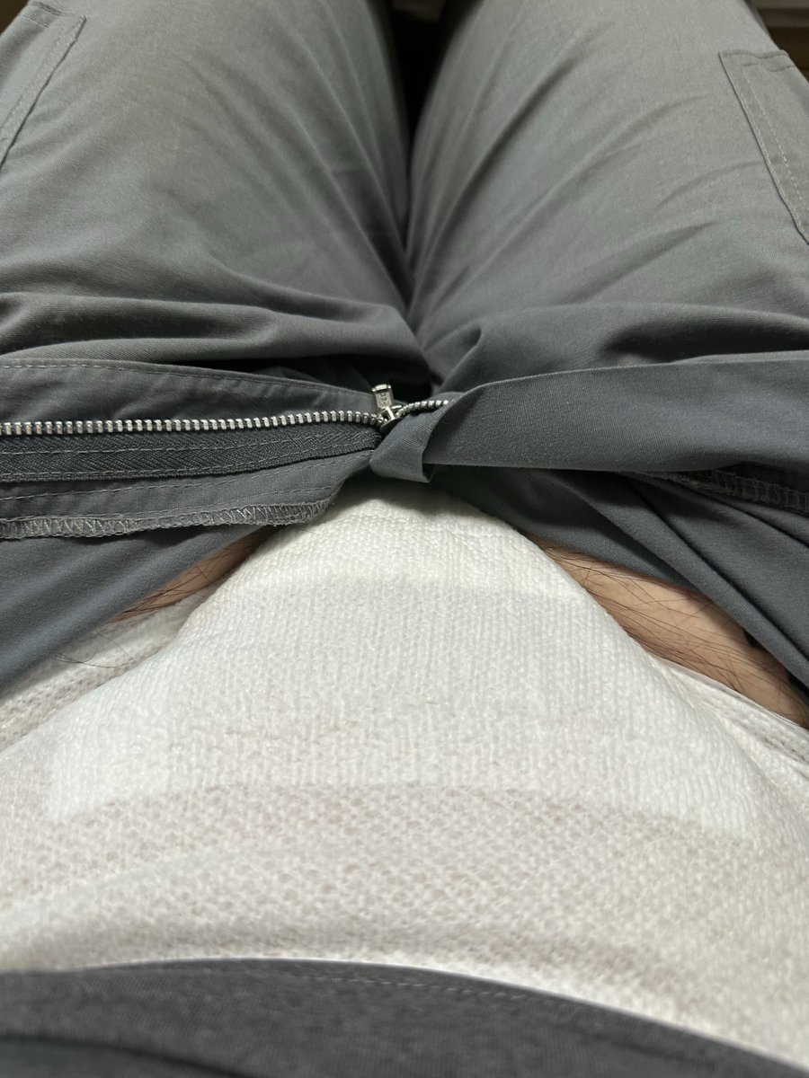wing_0919's tweet photo. ３日目ですが、パンツが汚れたりするので大人になってから初オムツです！ https://t.co/VsCspLiXLV