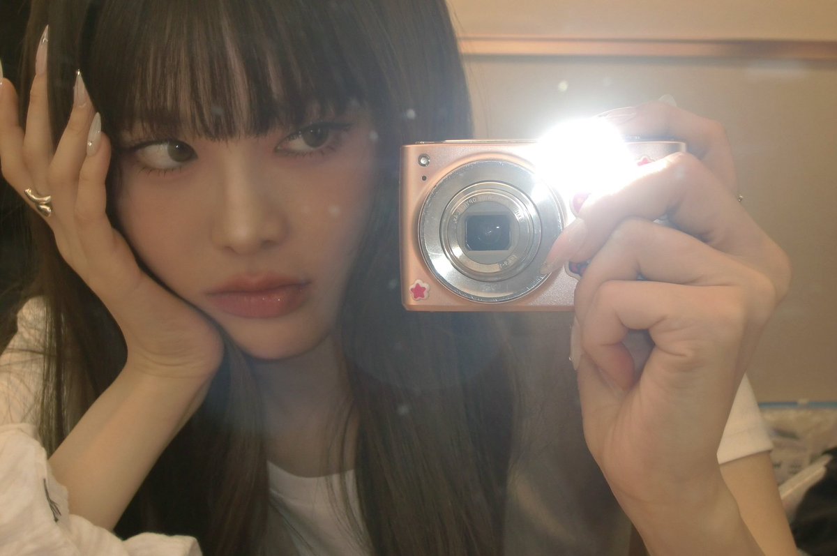 vitajeemin's tweet photo. 251211 🐱🐻💬 

These are photos of my bangs from the beep activity, but I missed the timing so i’m only sharing them now

BANG Jeemin 📸 https://t.co/j8nBX6WDVH