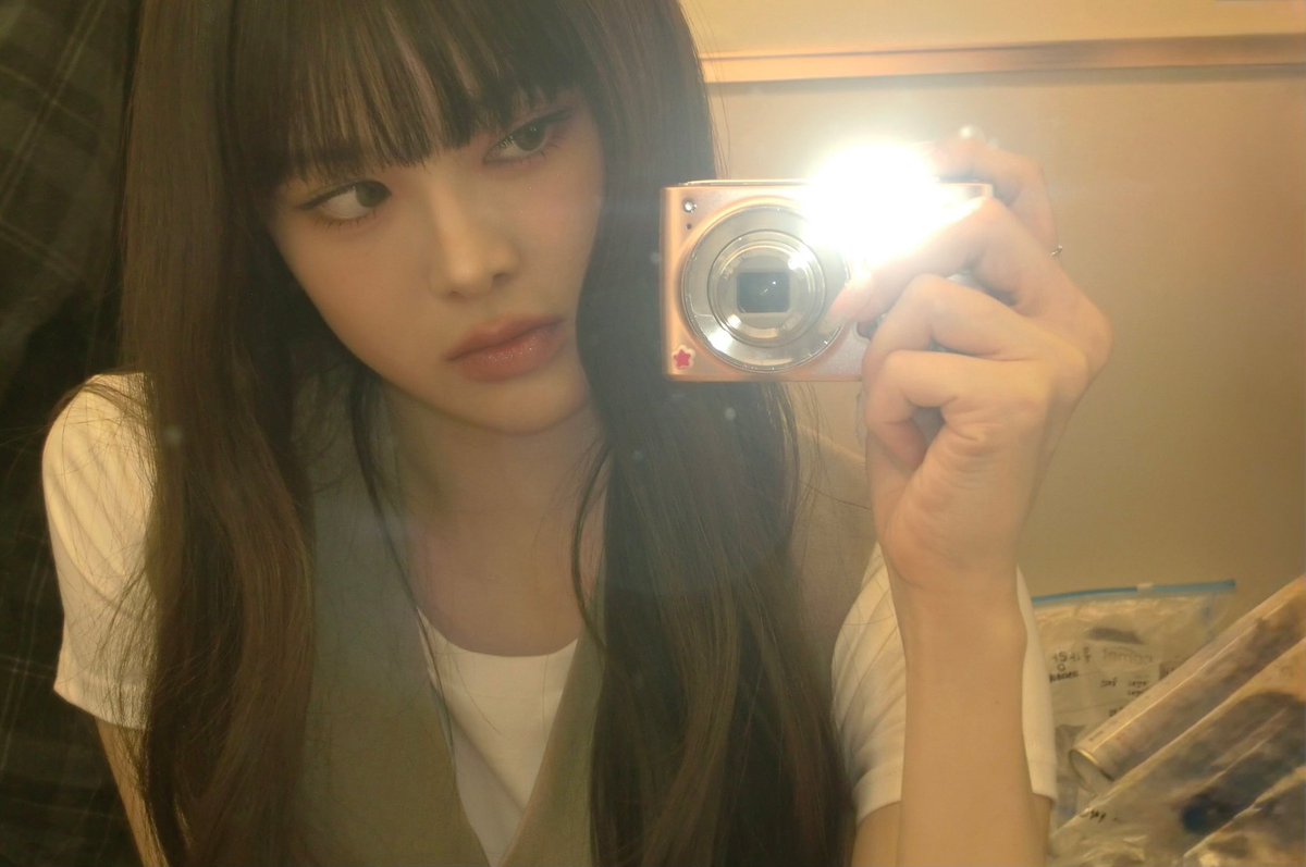 vitajeemin's tweet photo. 251211 🐱🐻💬 

These are photos of my bangs from the beep activity, but I missed the timing so i’m only sharing them now

BANG Jeemin 📸 https://t.co/j8nBX6WDVH