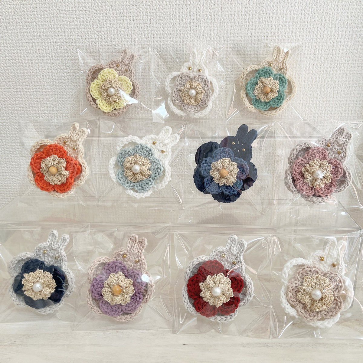 #うさぎ #うさぎ雑貨 #ハンドメイド 
𓂃 𓈒 𓂃 𓈒 𓂃 𓈒 𓂃 𓈒 𓂃 𓈒 𓂃 𓈒 𓂃 𓈒 𓂃

▫️カップケーキ｜6種類
▫️ハンドウォーマー｜4色
▫️小さないちりんのうさぎ｜5色
▫️ブローチ｜11色
𓂃 𓈒 𓂃 𓈒 𓂃 𓈒 𓂃 𓈒 𓂃 𓈒 𓂃 𓈒 𓂃 𓈒 𓂃

#クリマ まであと３日˚⊹⁺‧
よろしくお願いします🐇❄️