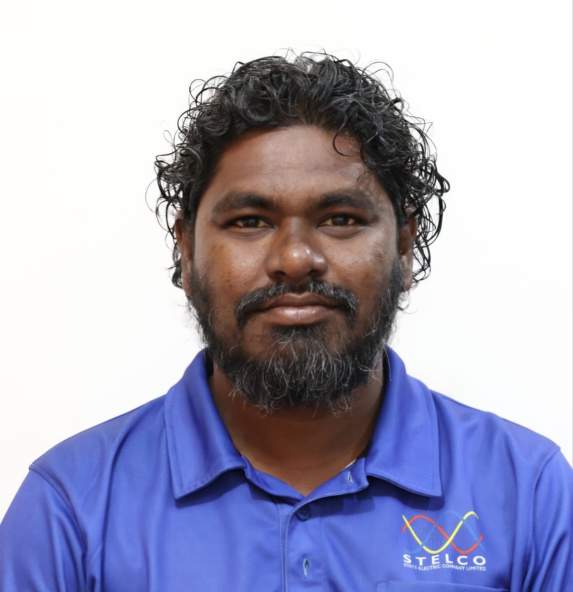 إِنَّا لِلّهِ وَإِنَّـا إِلَيْهِ رَاجِعُونَ

ވަޒީފާގެ ވާޖިބު އަދާކުރަމުން ދަނިކޮށް ހިނގި ހިތާމަވެރި ޙާދިސާއެއްގައި ބޮޑެތި އަނިޔާތަކެއް ލިބި، ރާއްޖެއިން ބޭރުގައި ފަރުވާ ދެމުން ދަނިކޮށް، ސްޓެލްކޯގެ ހީވާގި މުވައްޒަފެއް ކަމުގައިވާ އަޙްމަދު އަޒްމީލް ނިޔާވި ޚަބަރު އަޅުގަނޑު އަޑުއެހީ