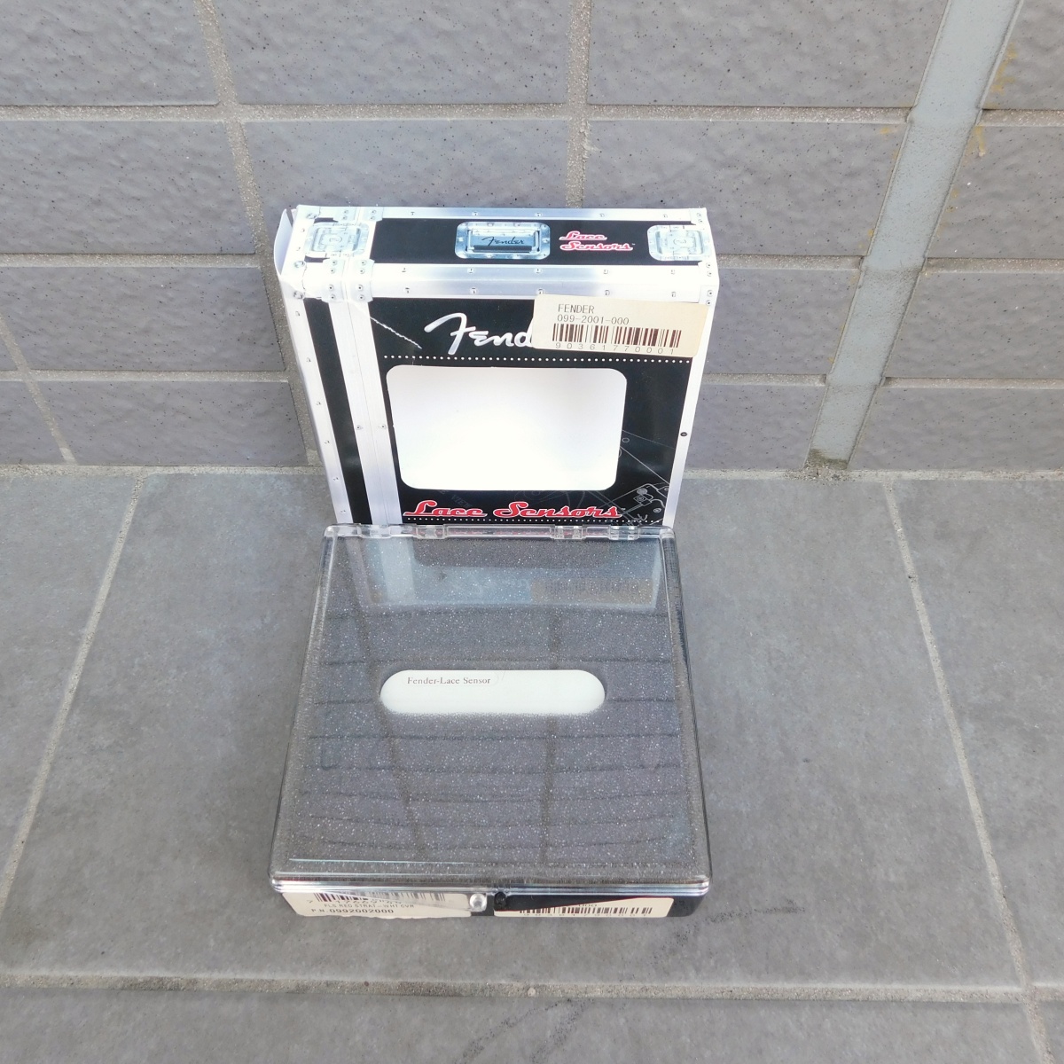 MARUYAHiroshima's tweet image. 🔥 シングルサイズでハムバッカー級の出力🔥

実測抵抗値 15.28kΩ の超ハイゲインモデル

✅ ノイズレス構造でハムノイズを完全除去 
✅ 攻撃的で分厚いリードトーンに最適🎸

★詳細はホームページで★
hiroshima-maruya.com/products/goods…

#Fender #LaceSensor #RedPickup #ハイゲイン #ピックアップ #マルヤ