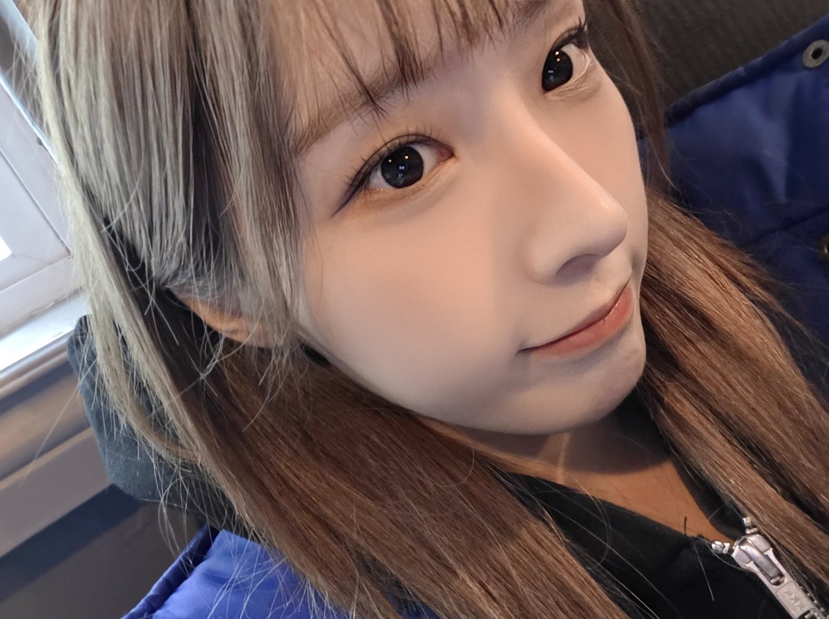 official_artms's tweet image. 늘 한결같이 믿고 기다려준 우리 덕분에
지금 이 자리까지 올 수 있었습니다
말로 다 담기 어려울 만큼 감사해요🥰

앞으로도 제 속도대로, 제 마음의 결대로
진심이 담긴 음악과 이야기로 찾아뵙겠습니다
저와 함께 걸어주셔서 감사합니다
함께 맞는 아홉 번째 해가
더 깊고 따뜻한 기억으로 남기를…