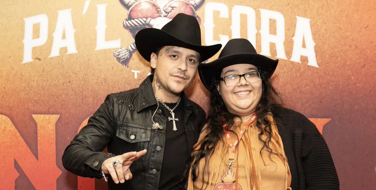 kellymelorubio's tweet photo. Last Friday Night I went to Fairfax, VA to see Christian Nodal in concert and I got to meet him. Such an unforgettable night.
En el viernes pasado, fui a Virginia a un concierto de Christian Nodal y conocí a él. Eso fue una noche inolvidable. https://t.co/FsL9XPKfur
