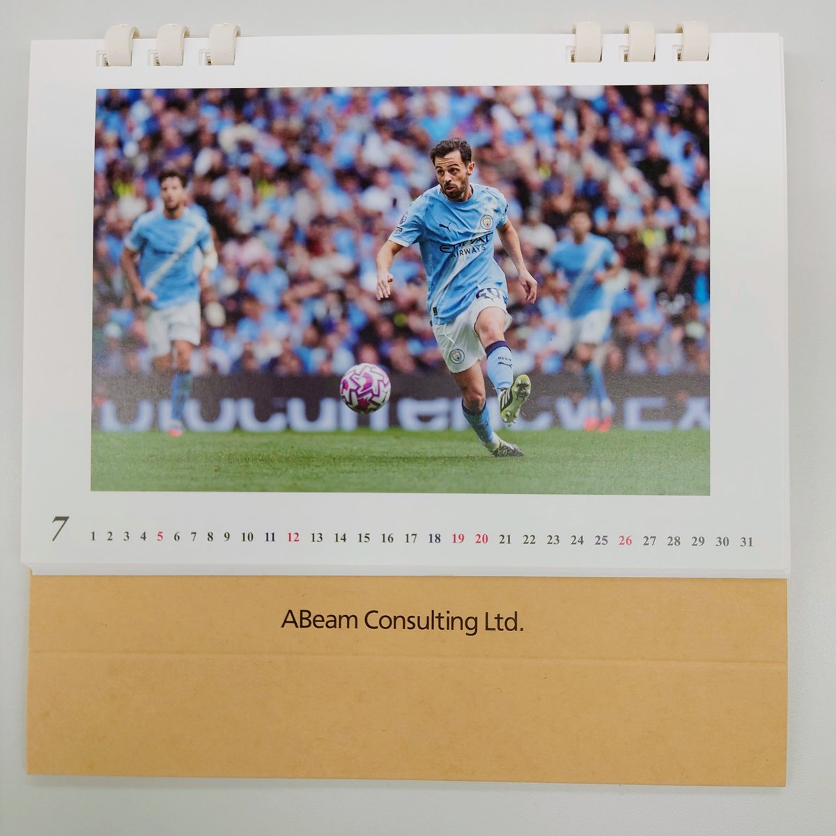 今年もこの季節がやってきました❄️
アビームコンサルティングさんからのクリスマスプレゼント企画🎅
非売品の2026年卓上カレンダーが抽選で20名様に当たります📅

【応募方法】
① <a href="/ManCityJP/">マンチェスター・シティ</a> をフォロー
② こちらの投稿をリポスト

ご応募お待ちしております！

#ABeamConsulting | #ManCity |