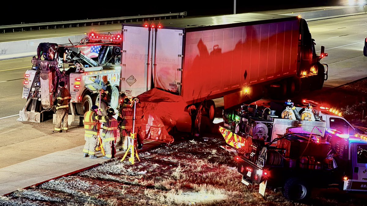 TotalNewsTulsa's tweet photo. #breaking a major #crash has occurred on the #turnerturnpike #i44 near Kellyville. Car jammed under semi. Waiting for official information https://t.co/T0SWqLlNYs