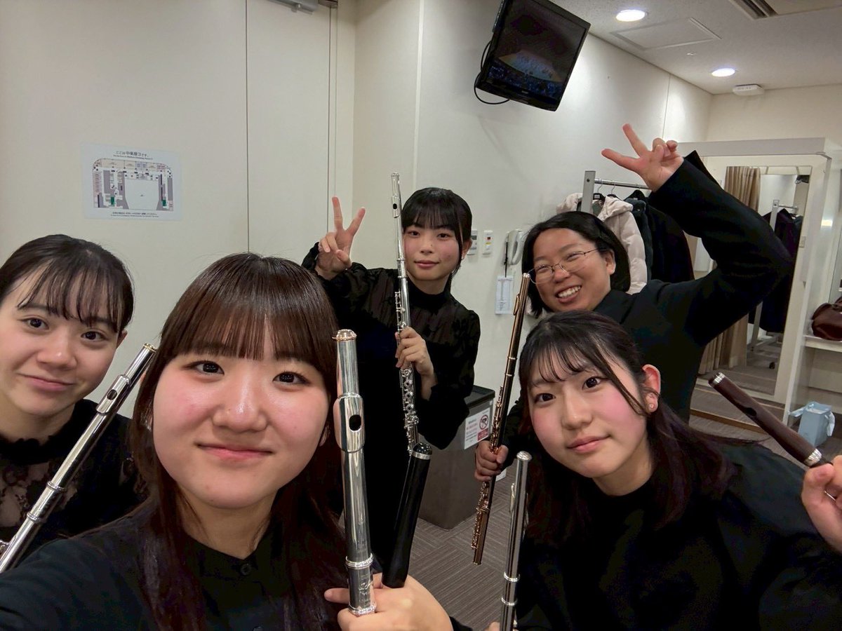 2025.12.5.
大阪芸術大学 特別演奏会
無事終演いたしました💫
寒い中たくさんのお客様にご来場いただき、誠にありがとうございました！
大友直人先生の指揮のもと、素晴らしいホールでエグモント序曲と第九の演奏をできたこと、とても嬉しく思います！
特別な経験をありがとうございました✨