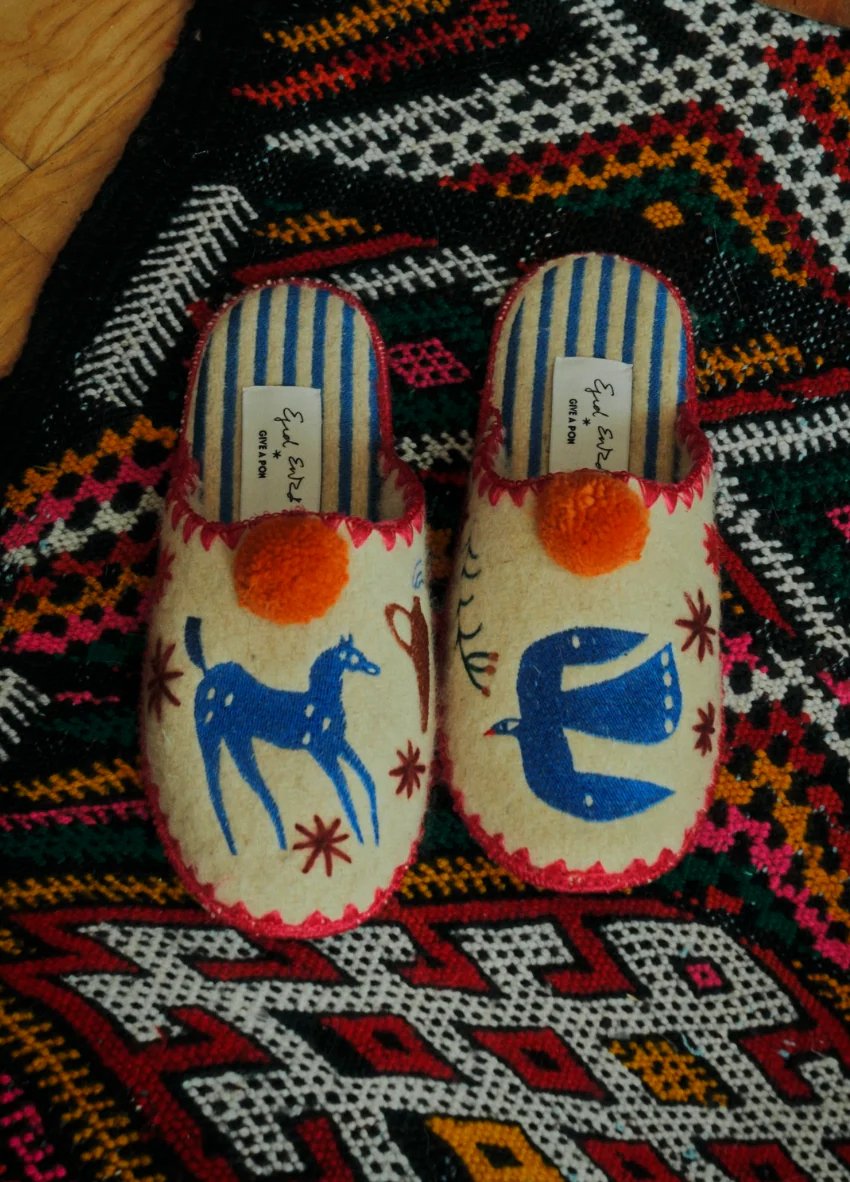 그리스 전통 자수 패턴+양모로 제작한 슬리퍼가 정말 귀여운 네덜란드 브랜드 GIVE A PON. 다 너무 귀여워!
giveapon.nl/en