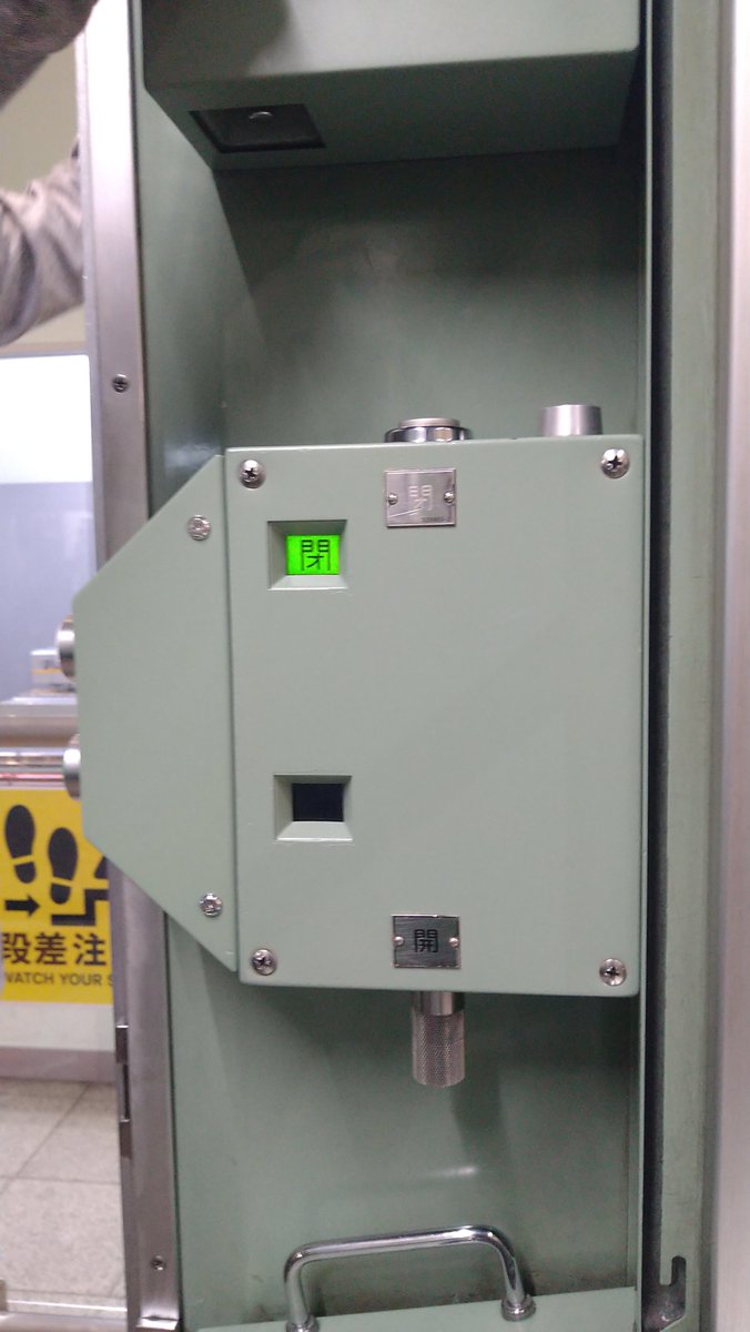 e231kei6000's tweet photo. 地下博の車掌シミュレータは無料で並べば何度でも出来て地味に楽しい https://t.co/5muQfA57k3