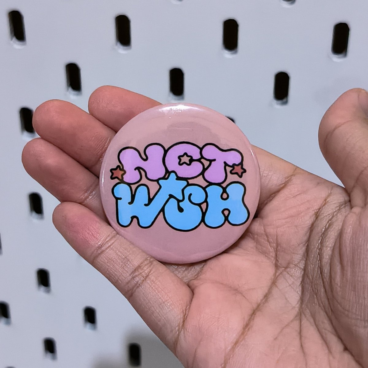 FancystuffI's tweet image. Wts Strap lightstick Nct Wish
Promo hanya 35k/ea free 1 pin button 
Strap biasa untuk lightstick ataupun strap tas
Ukuran 3x100cm
s.shopee.co.id/9AHUER7PrF