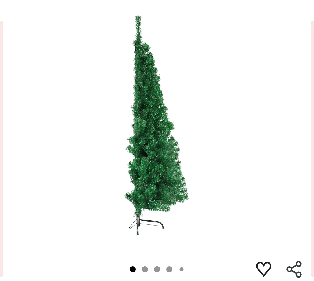 こんなクリスマスツリー売ってるのね！ 確かに、どでかいリビングある