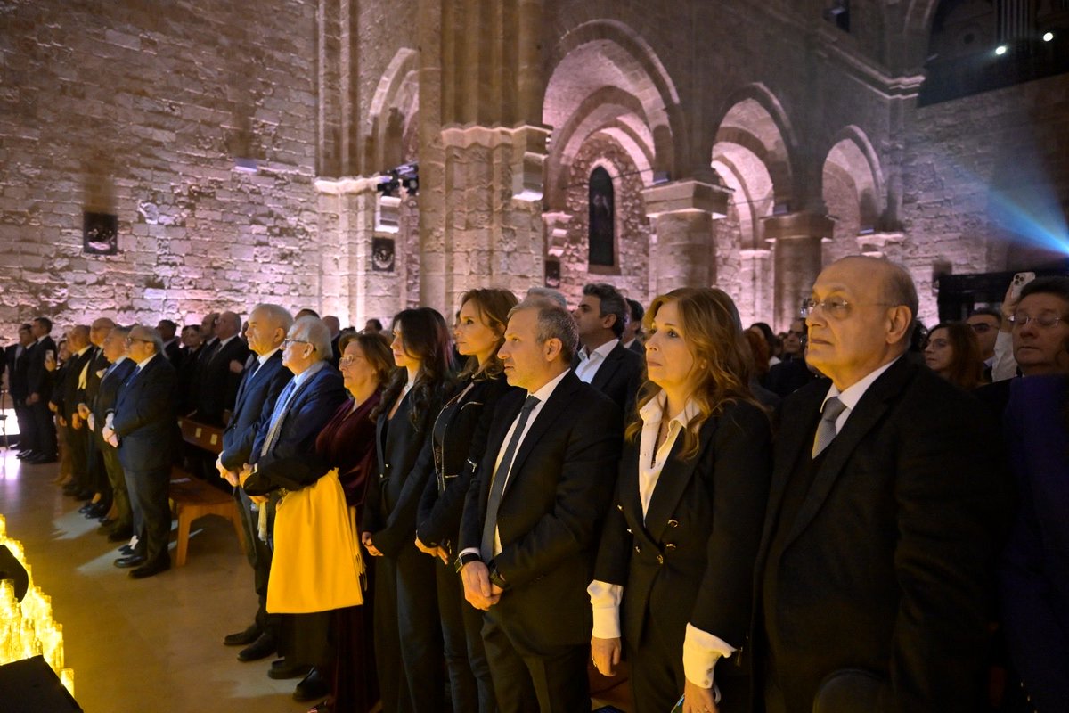 Gebran_Bassil's tweet photo. "أن نبقى موحدين دفاعاً عن لبنان العظيم"
من الحفل الموسيقي بمناسبة الذكرى العشرين لاغتيال الشهيد جبران تويني https://t.co/yVjg3de5J0