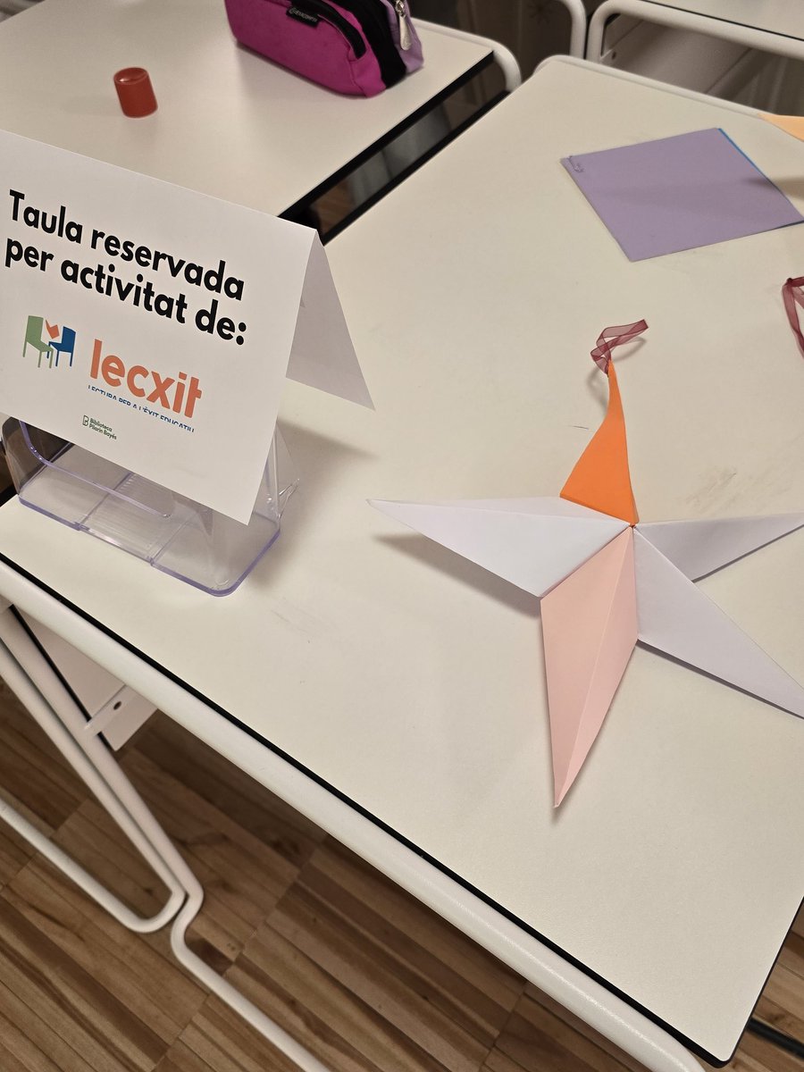 Biblioteca Pilarin Bayés de Vic tweet media