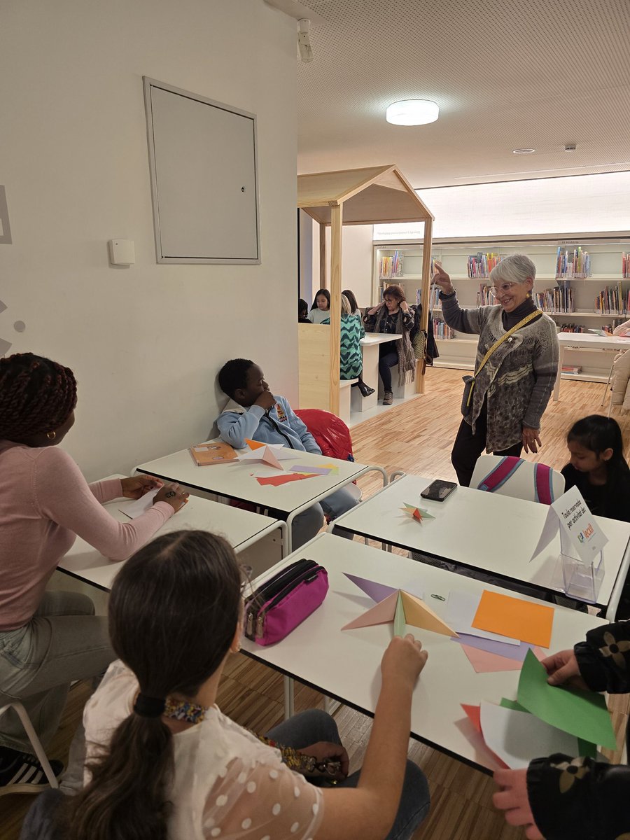 Biblioteca Pilarin Bayés de Vic tweet media