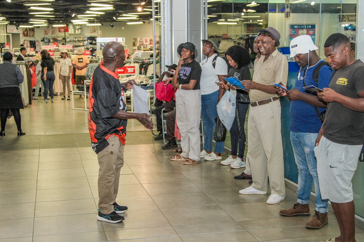 SAPoliceService's tweet image. #sapsLIM The Human Resources Development led by Colonel Moloto has on Wednesday, 10/12 concluded the #16DaysOfActivism campaign with the powerful collaboration unity to fight against GBVF. The campaign was held in the Limpopo Mall, Polokwane.

Captain Seroma and HRD personnel