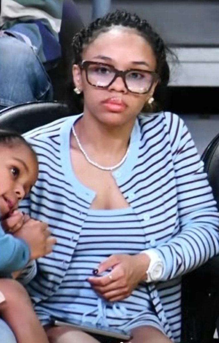 FLMadeDJ2001's tweet image. Unseen photo of yaya and KJ , fans point out and think she may be pregnant again 🤰🏿 what y’all think?