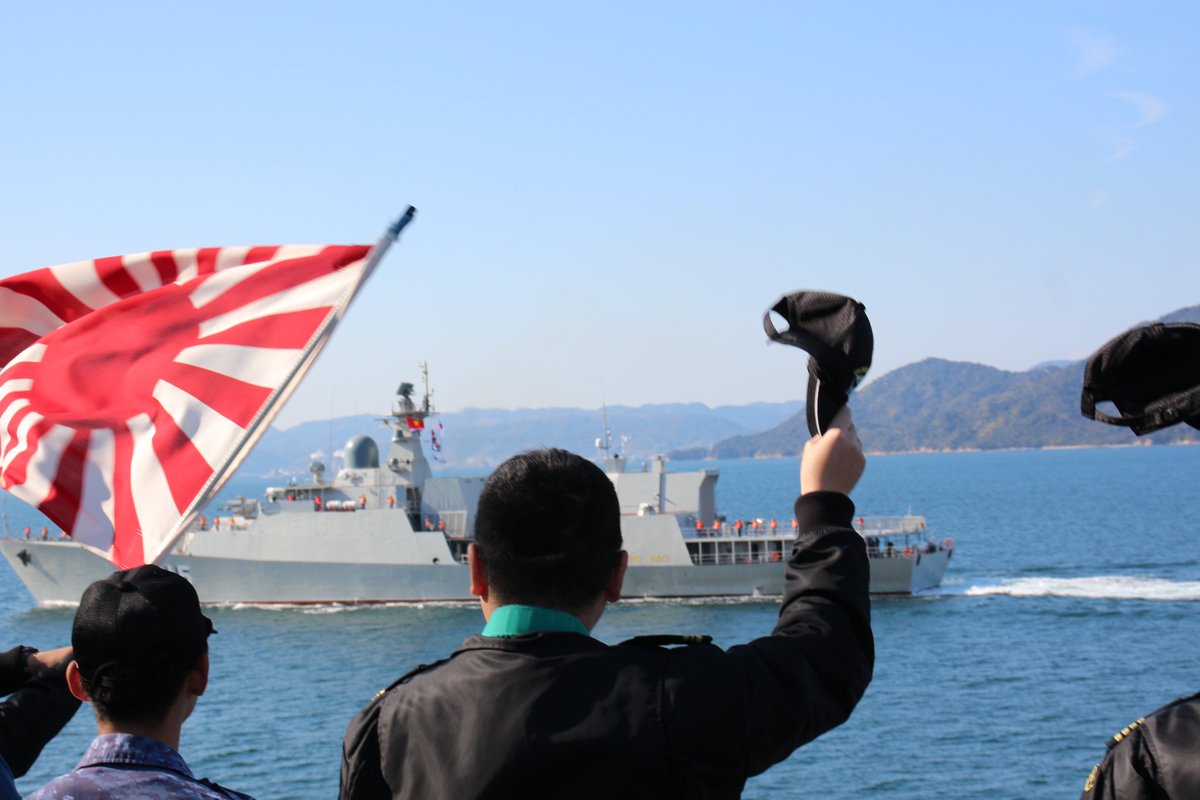 JMSDF_PAO's tweet photo. #海上自衛隊 は、ベトナム人民海軍艦艇「チャン・フン・ダオ」と親善訓練を実施しました。
ベトナム人民海軍創設７０周年という節目の年に、７年ぶりに我が国周辺で訓練が実現。#海自 は #自由で開かれたインド太平洋(#FOIP)の実現に向けて #ベトナム人民海軍 との連携を今後一層発展させていきます💪 https://t.co/DsbdLYuvwV