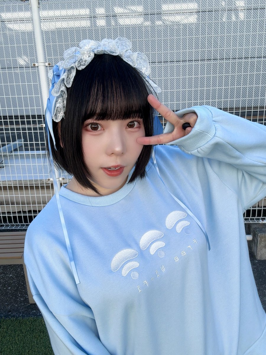 raia_bfllc's tweet photo. ぬた。ちゃん(@nuta_no_sekai )から『Nuta de mic』の新作をプレゼントしていただきましたㅠ ̫ㅠ♡

ありえん可愛い😭💓
トレーナーもレッグウォーマーもふわふわで暖かくて最高です️️️🩵
スカートはフリフリで可愛くてポケットまで付いてた…！
インスタにもっと写真載せてるよん📸

 #天使界隈 https://t.co/FeJ5yczVxg