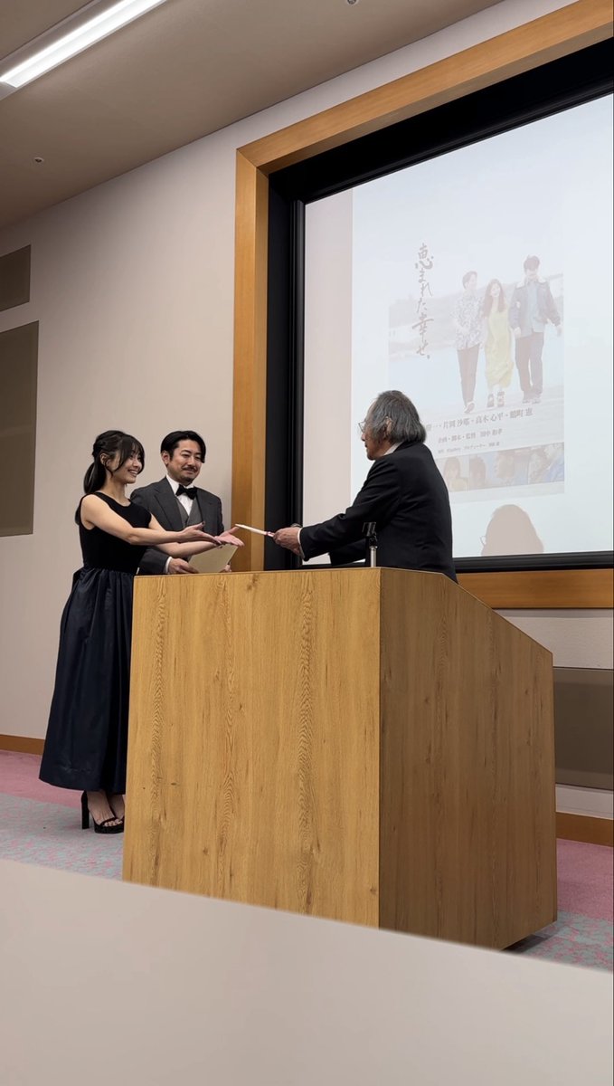 bettin0320's tweet photo. 私がプロデューサー・主演を務めました映画『恵まれた幸せ』が第17回『日本映像グランプリ』にて優秀作品賞を頂きました。
田中監督はスケジュールの都合で欠席。代わりにキャストにて出席。
これもこの映画に関わって下さった皆様のお陰です。本当にありがとうございました！
#日本映像グランプリ https://t.co/kkK0ppYmkk