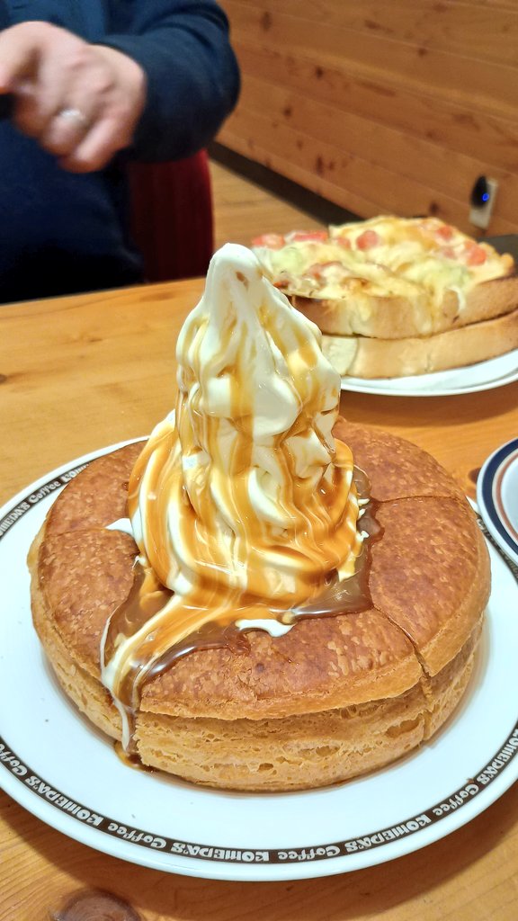 Springdolphin12's tweet image. こっちゃんのpostを見てコメダ珈琲さんへ✨✨あきらくんと半分こしていただきました👌
結構大きくてかなりお腹いっぱい🥹✨✨
#クルミっ子
#コメダ珈琲店