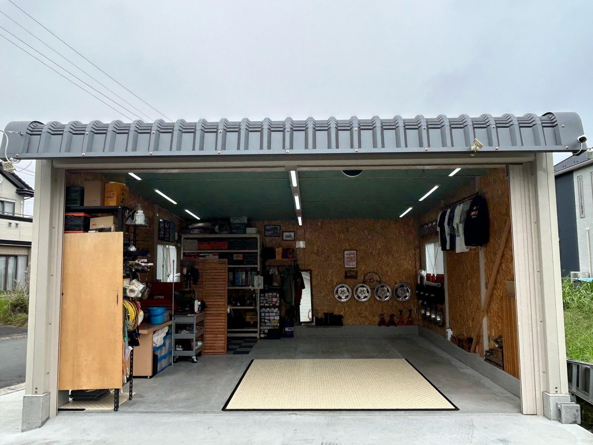 tec_tile's tweet photo. 2024/10/8 Garage03 様(追加購入2回目)

◆商品◆
展示会サイズ　1小間セット

◆カラー＆枚数◆
CREAM 64枚
エッジ 32個
コーナー 4個

◆感想◆
良くあるグレー系のチェッカーでは無く、明るい単色でバイクが目立ち、想像以上に満足しています。

#テックタイル #tectile #GarageLife #フロアタイル https://t.co/Ir2pChzGS2