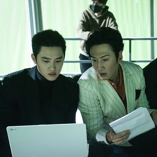 dksmp3's tweet photo. Doh Kyungsoo shared his thoughts on acting together in the same project with his close friend Lee Kwangsoo:

 “[...] This is the first time we’ve appeared in the same project since the drama ‘It’s Okay, That’s Love’. And back then, we didn’t have any scenes together, so acting with him in this project felt practically like the first time.

I was surprised at how different hyung was from the version of him I see in everyday life. I knew he was good at acting, but his ability to focus in the moment was unbelievably good. I actually had a lot to learn from him.”

Regarding Baek Dokyung, the character Lee Kwangsoo plays in the show, he said with a laugh, “He’s a character that, from the viewer’s perspective, you should hate the sight of, and on set I really did hate the sight of him. That’s how well he pulled off the character.

I thought acting with someone I’m close to might feel awkward or make it harder to focus because of the familiarity, but I actually focused even better. I think it’s because he acted so well.”

Speaking humorously about the scene where he kills Baek Dokyung, he said, “It relieved my stress. I’m joking, but I was really able to focus well.”

(https://t.co/TamqSjiIuK)
