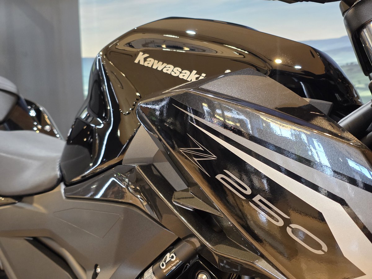 米寿ページ② Z250 2026 即納可能車両です！ SUGOMIデザイン、Zの血統がしっかり