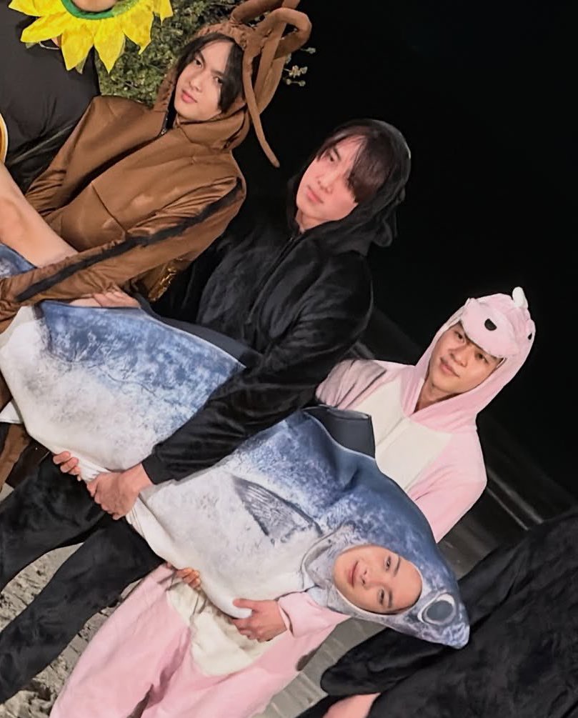 decem2er's tweet image. คนอื่นเป็นไงไม่รู้ แต่ศิลปินกุเป็นอะไรอีกแล้ว