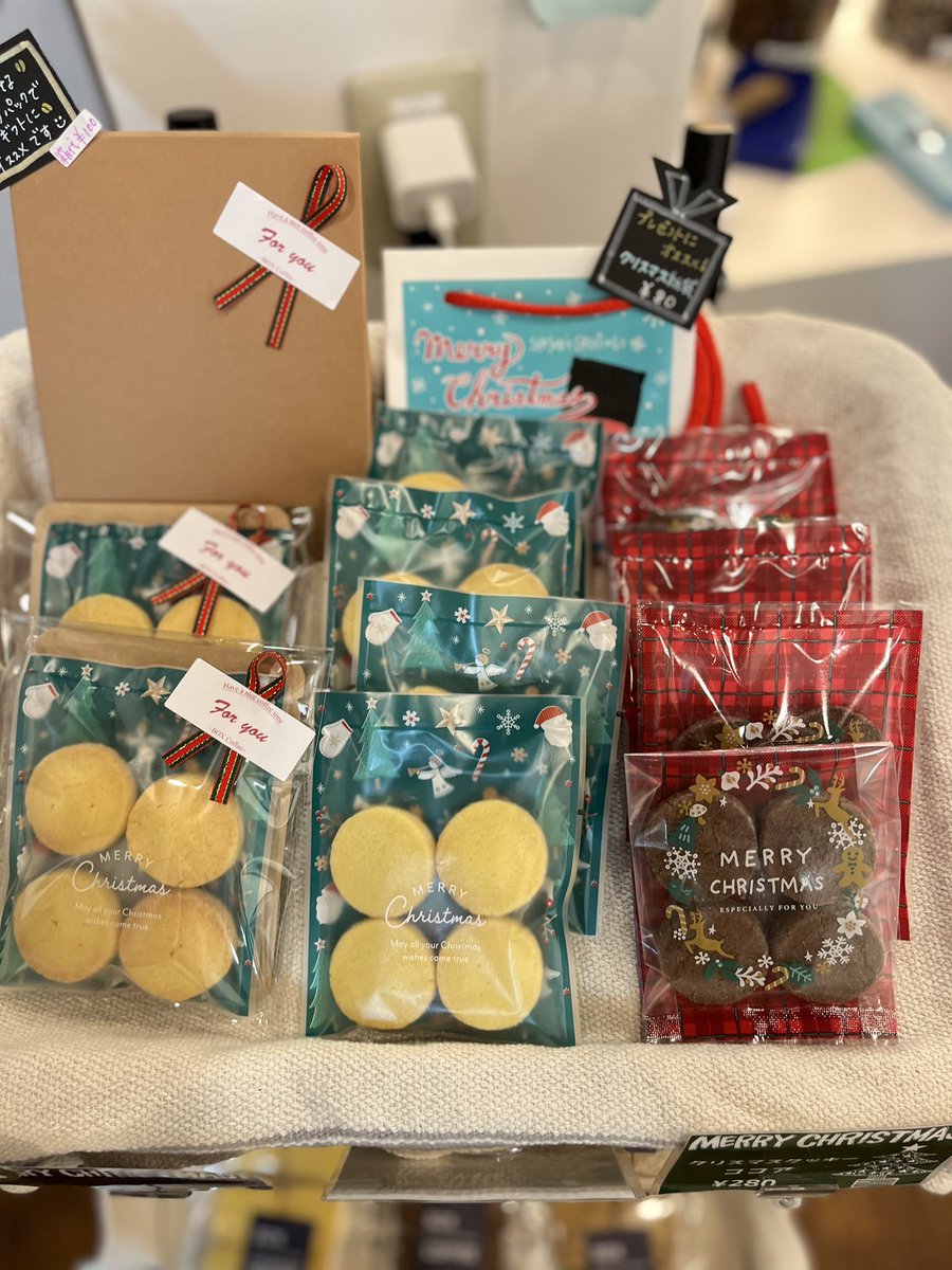 ameya_coffee's tweet photo. BOXCOFFEE泉店情報📡
クリスマスが近づいております🎄
BOXCOFFEE泉店でもクリスマス限定商品販売開始ております!
おすすめはクリスマスツリーです🌲これ、クッキー🍪でなので食べれます!
目と味でお楽しみください😊
#クッキー
#アメヤ珈琲
#BOXCOFFEE
#クリスマス https://t.co/CkH0xtrGwg