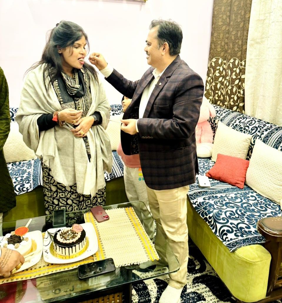 annukhan78's tweet image. गौतमबुद्ध नगर की #BJP ज़िला संयोजक #NGO प्रकोष्ठ, क्षेत्रीय मॉनिटरिंग प्रमुख एकलव्यम् NGO की संस्थापिका, प्रसिद्ध कवियत्री @PSGangania जी को शादी की सालगिरह की हार्दिक शुभकामनाएं @BJP4India @BJP4UP
#happyanniversary #anniversary #annukhan