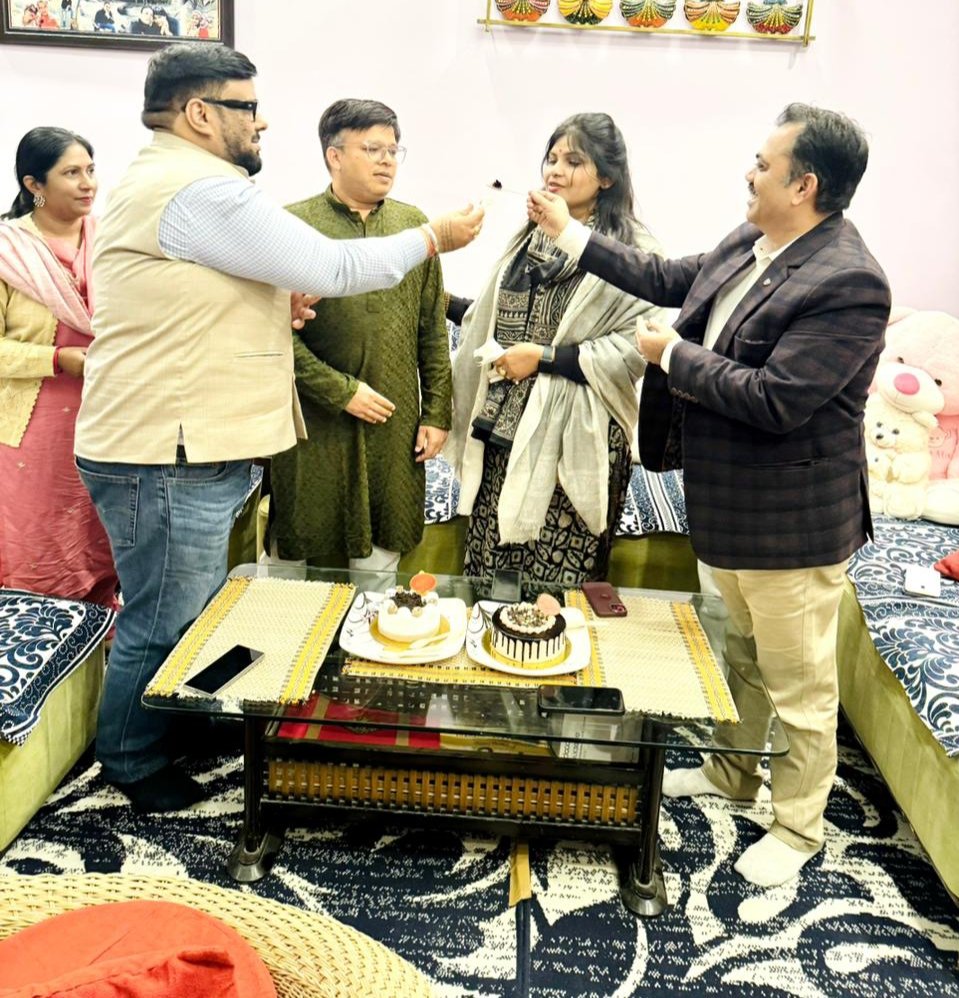 annukhan78's tweet image. गौतमबुद्ध नगर की #BJP ज़िला संयोजक #NGO प्रकोष्ठ, क्षेत्रीय मॉनिटरिंग प्रमुख एकलव्यम् NGO की संस्थापिका, प्रसिद्ध कवियत्री @PSGangania जी को शादी की सालगिरह की हार्दिक शुभकामनाएं @BJP4India @BJP4UP
#happyanniversary #anniversary #annukhan