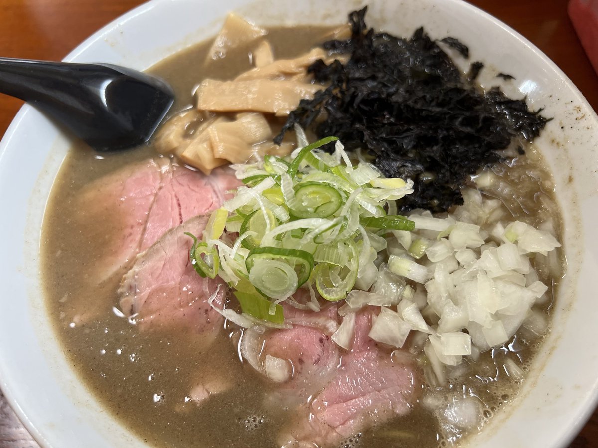 mylifegoeson15's tweet photo. #秋田県由利本荘市
#MONCHANRAMENSHUN
#ラーメン

煮干し効いてます😋 https://t.co/GEsxgLUluy