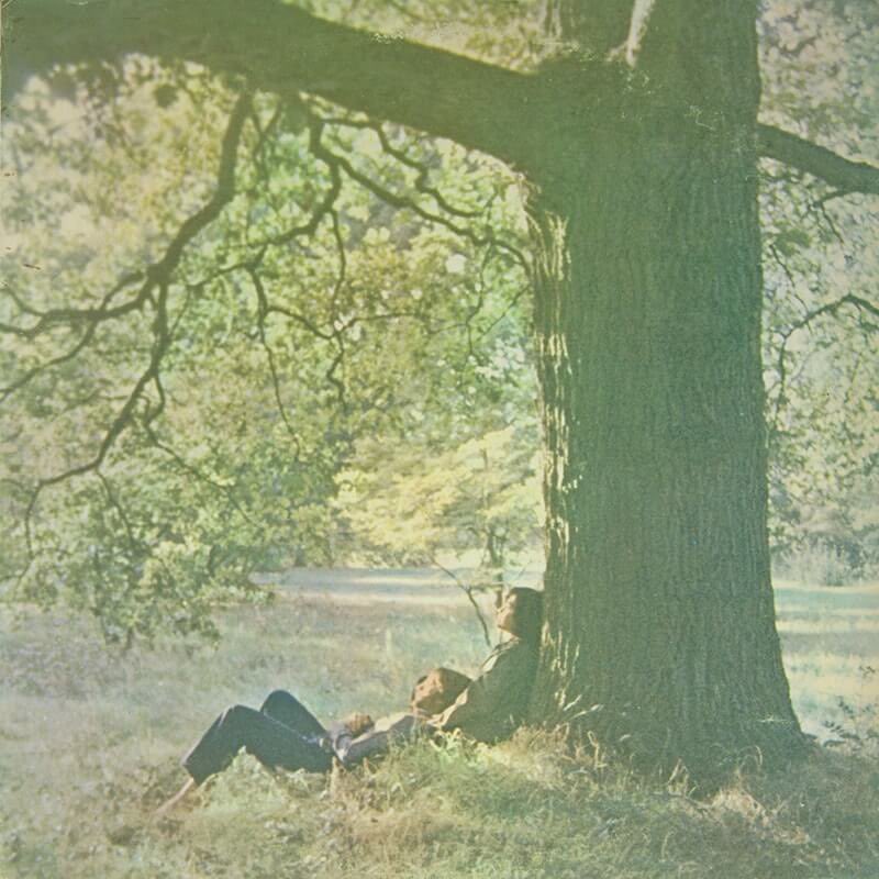 L’11 dicembre 1970 John Lennon e Yoko Ono pubblicarono due album fondamentali:
“John Lennon / Plastic Ono Band” e “Yoko Ono / Plastic Ono Band”.

Il disco di Lennon, intriso di una sincerità cruda e disarmante, viene spesso considerato dalla critica come il suo miglior lavoro