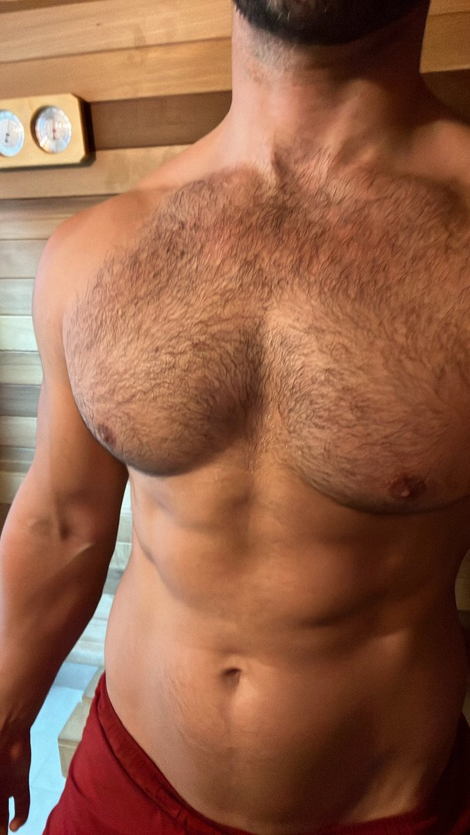 legdaydaddyy's tweet photo. Late night sauna 🔥 https://t.co/FfURrOOlws