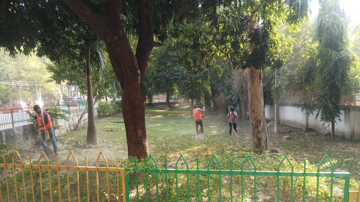 cballahabad's tweet photo. SHS2025: A special cleanliness drive was conducted to clean public parks, roads and surrounding areas, ensuring a cleaner and healthier environment for all. #SpecialCampaign5_0 #SHS2025 #SwachhBharat #Swachhotsav #SwachhataHiSeva2025
@pddecc https://t.co/OKJm9mx9cw