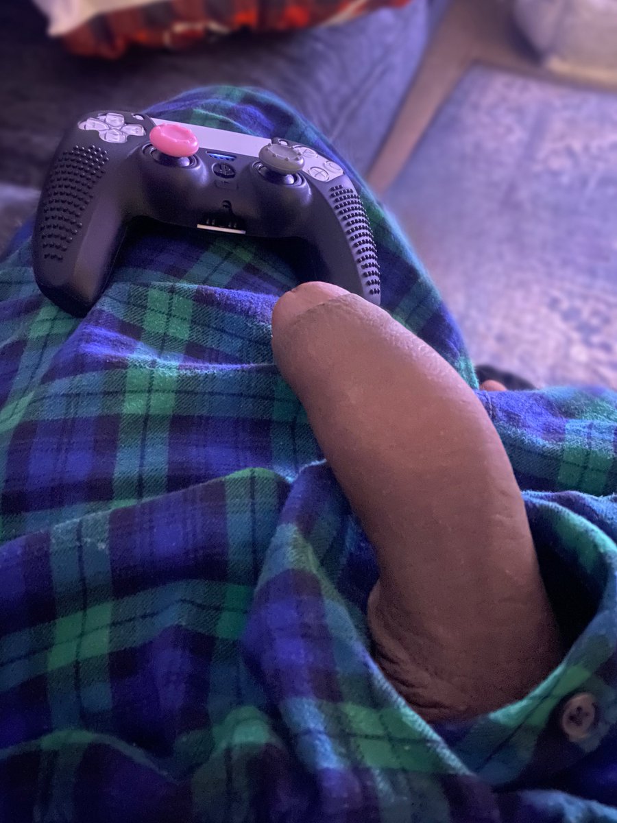 pjaz2007's tweet photo. Playing Fortnite #az #latino https://t.co/a4GFDXQHGI
