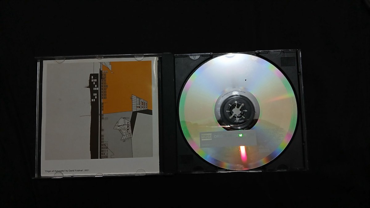 alienhesitante's tweet photo. Origin Of Symmetry ;
hoje eu #tentei ouvir esse album #inteiro pela milésima vez (#sempre paro em citizen erased) E NAO CONSEGUI!!!
mas #todas as musicas q eu ouvi ate agr sao 10/10 pra mim
o design do cd em si tb eh mt interessante apesar do disco ser visualmente chatooo https://t.co/30nuzsLv7E