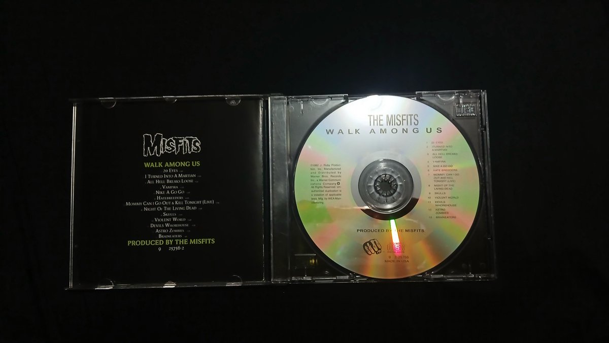alienhesitante's tweet photo. Walk Among Us ;
carinho #imenso por esse cd pq foi o primeiro q eu comprei numa loja #fisica !! ele foi 50 reais e eu acho um preco mt justo ate pq ele tava lacrado e eh um dos cds q eu #mais escuto ate pq tem astro zombies nele
o design é #muito chato e básico infelizmente :[[[ https://t.co/ATKHrzfy47
