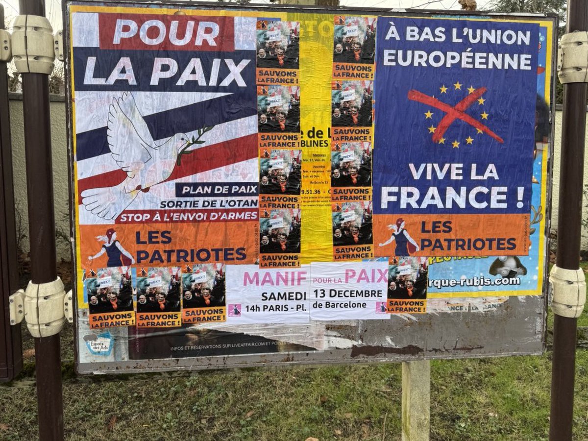 patriotes_93's tweet photo. Affichage Les Patriotes des militants de la circo 12 en Seine-Saint-Denis : #Montfermeil #Coubron #Vaujours

🪧Manifestation pour la Paix 🕊️
🕑 RDV 14h samedi 13 décembre
📍Place de Barcelone à Paris

Stoppons #Macron stoppons la Guerre
✊🏻 #Destitution

Apporter votre drapeau 🇫🇷 https://t.co/FpggO5pSBJ