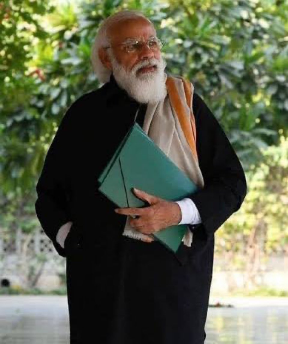 RoshanKrRaii's tweet image. This guy once grew a beard for months and dressed like Rabindranath Tagore to win Bengal elections and still couldn’t cross 90 seats 😭😭😭