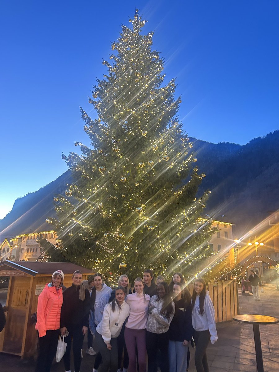 KAHealthWB's tweet image. The Predazzo Christmas market was just stunning! It’s beginning to look a lot like Christmas 🎄 @Kilwinning_Acad @Skisupremeuk