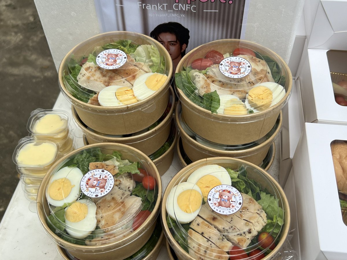 frankthanatsar3's tweet photo. Q3วันนี้แฟนคลับส่งฟู้ดซัพแสนอร่อยส่งให้น้องแฟรงค์ 
คลีนๆกันเลยนนน 💚

Food support from lovely fan🌻✨
Special thank @FrankT_CNFC_YK , xixi
#frankthanatsaran #นุ้งหมีของแฟรงค์ #frankeating https://t.co/QTm6d3t8S3