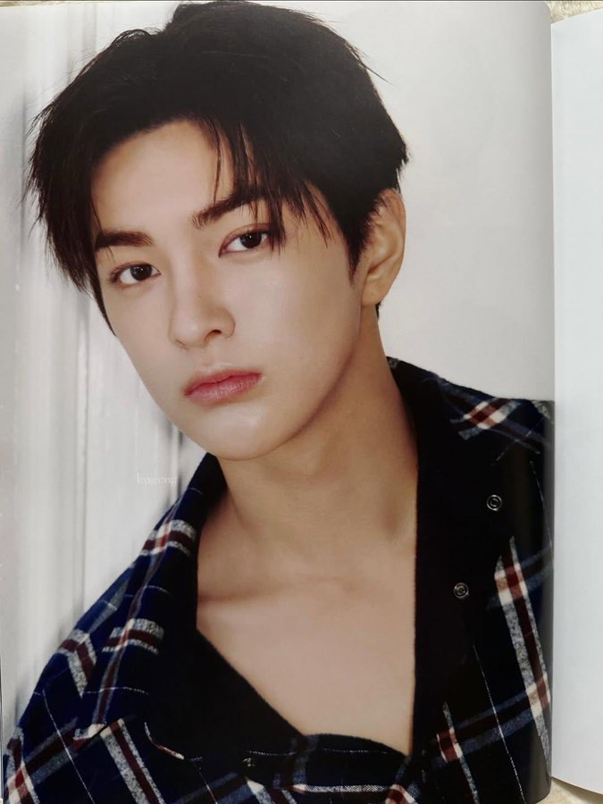 hoonbbei's tweet image. entah anis atau ganjar, tapi wajahmu menciptakan manis yang tak wajar