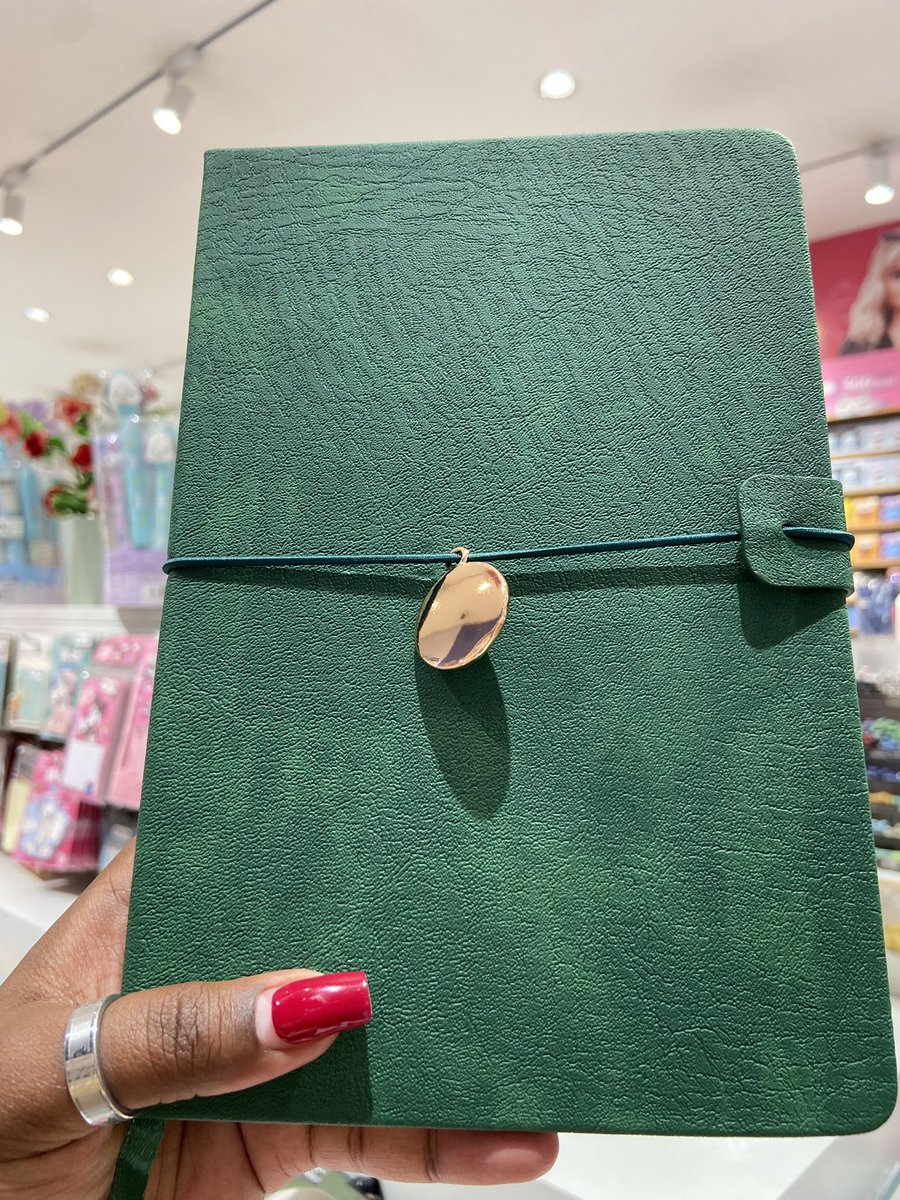 MinisoKE's tweet photo. Simple and stylish notebooks?๐๐คญCount us in! the newest drop in our notebooks collection.
๐Now available in all Miniso stores, Kenyaโจ.
#minisokenya #LifeIsForFun #notebooks https://t.co/UqTONDrwTE